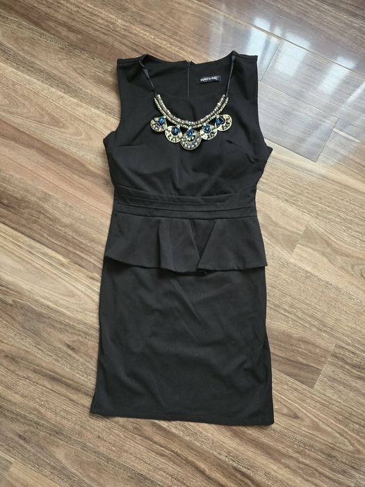 Elegancka czarna sukienka