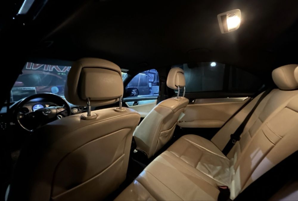 Mercedes-Benz C-220