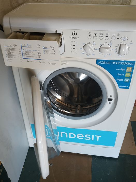 Стиральная машина Indesit wiul83
