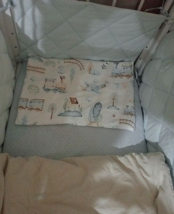 Дитяча постіль в ліжечко