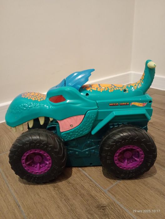 Hot wheels mega wrex