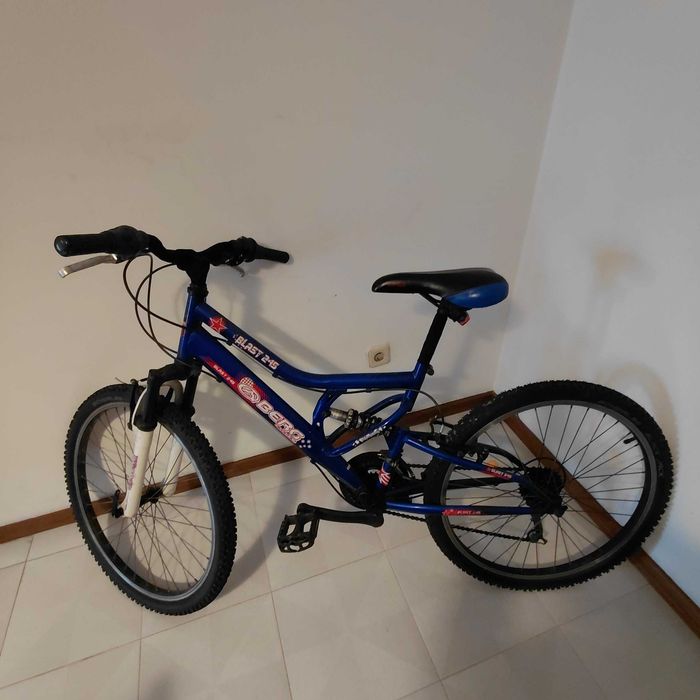 Bicicleta revisada com pneus novos