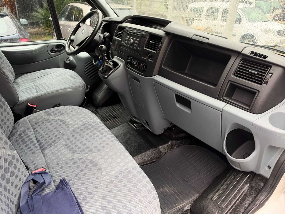 Carrinha Ford Transit contentor com plataforma elevatoria