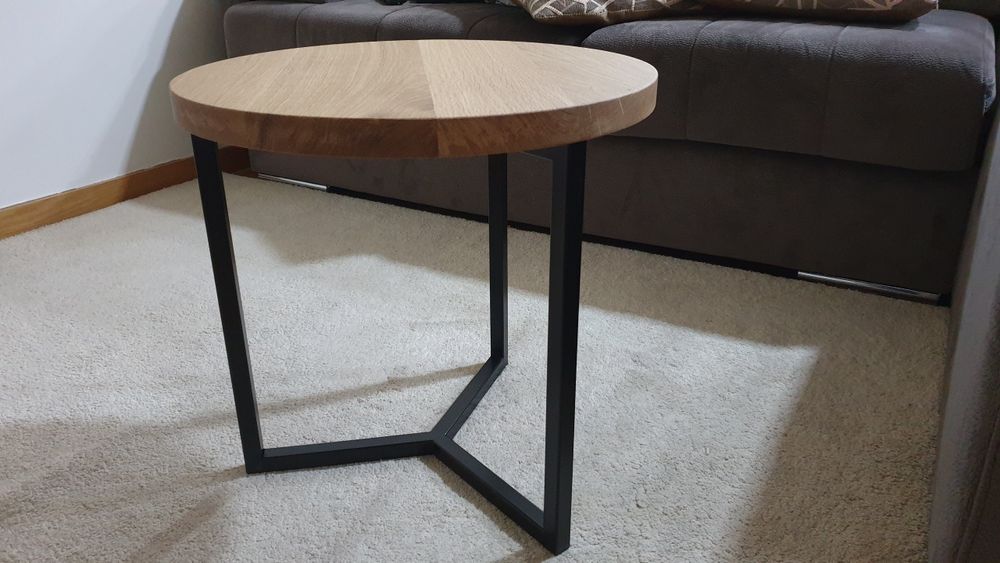 mesa de centro pés lacado preto e tampo carvalho