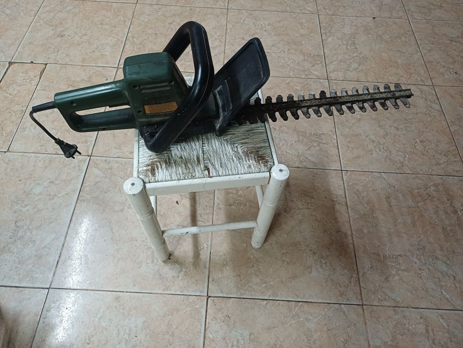 Vendo máquina de aparar Jardins