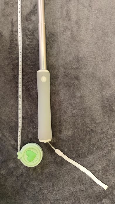 Для селфі Xiaomi Mi Bluetooth Selfie Stick. 
Легкий та міцн