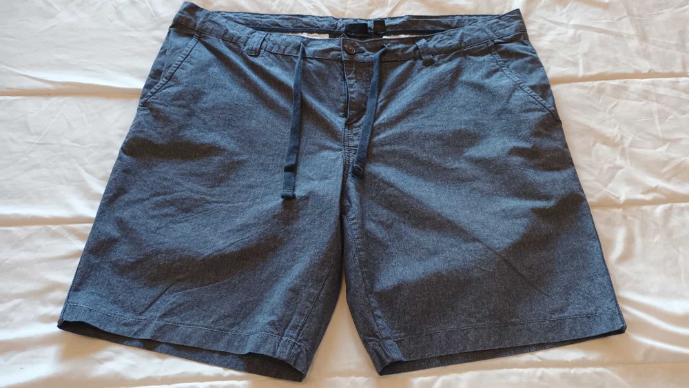 Calções em azul escuro