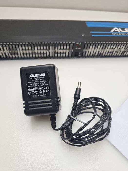 Alesis M-EQ 230 2×30 pasmowy korektor graficzny Equalizer