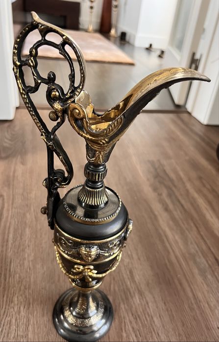 Linda jarra bronze.