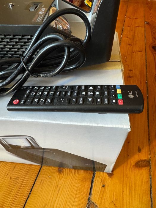 Projektor LG PF1000U – krótkoogniskowy