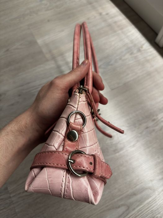 mala torebka prada rozowa ala skora krokodyla