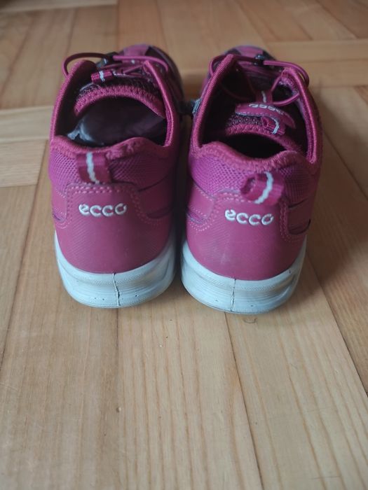 Ecco lekkie trekkingowe.