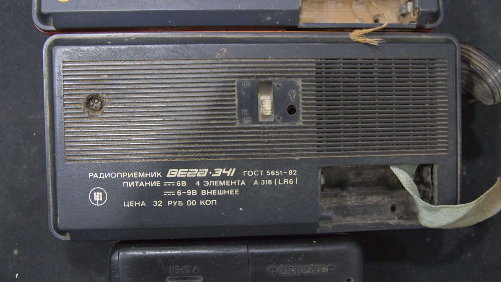 Радіоприймачі Вега. Плеєр касетний. Лот ретро