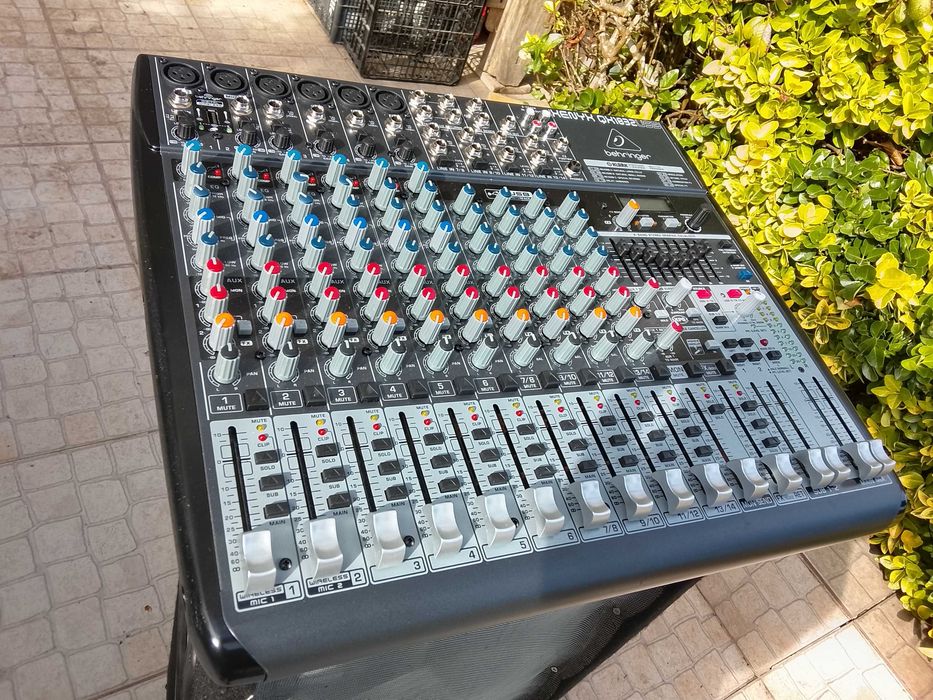 mesa de mistura com efx excelente estado