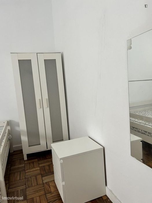 Quarto - localizado em Paranhos Porto