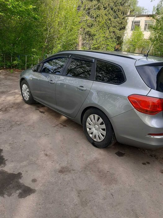Сімейна Opel Astra j