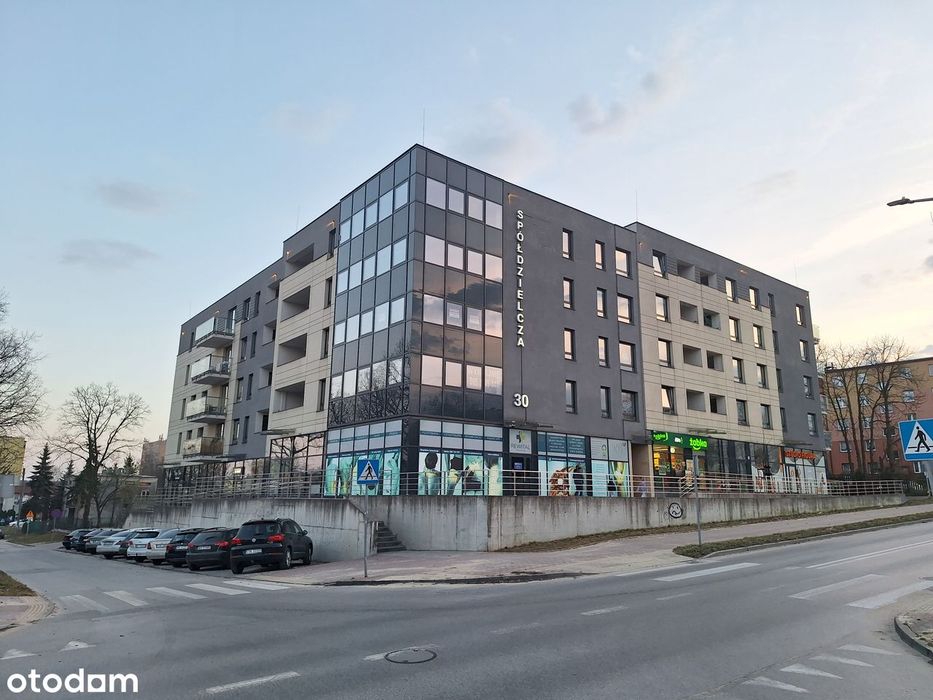 Nowy, o pow. 78,80m² , wysokość-3,6m, centrum, parking