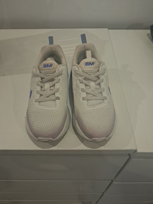 Ténis  Nike Air Max Phoenix