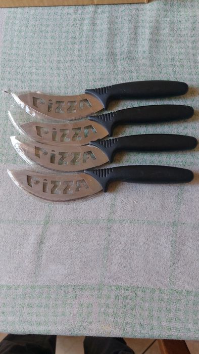 Vende se conjunto de facas para pizza novas preço 10 euros