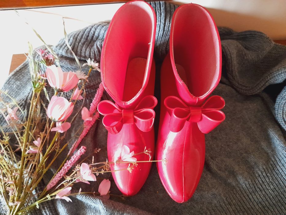 Czerwone kalosze z kokardą 37