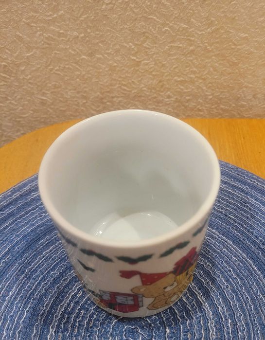 Продам керамическую чашку для чая с новогодним рисунком