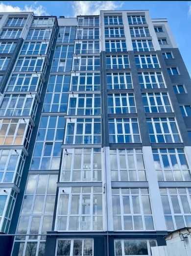 Продаж великої 1 кімнатної квартири в центрі міста в новому будинку