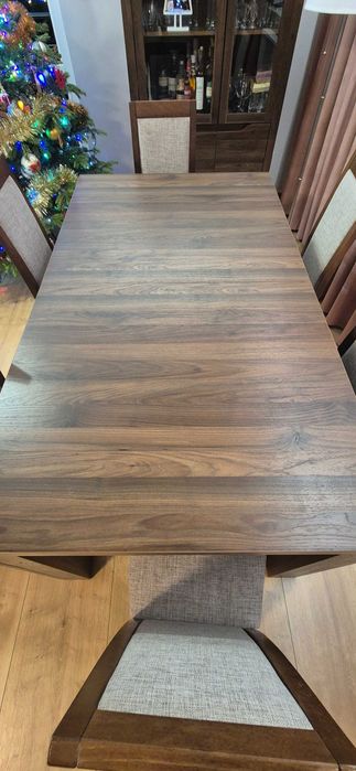 Stół rozladany i 6 krzesel