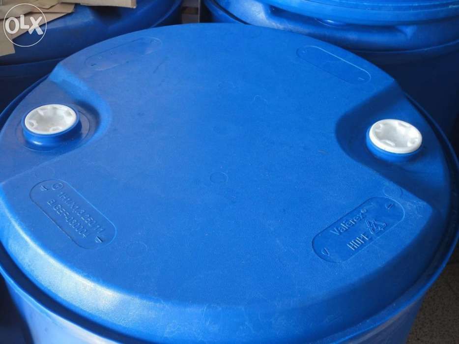 Bidons de 220 litros em plástico com 2 bujons