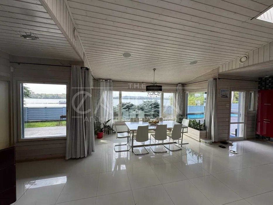 Оренда стильного будинку з басейном