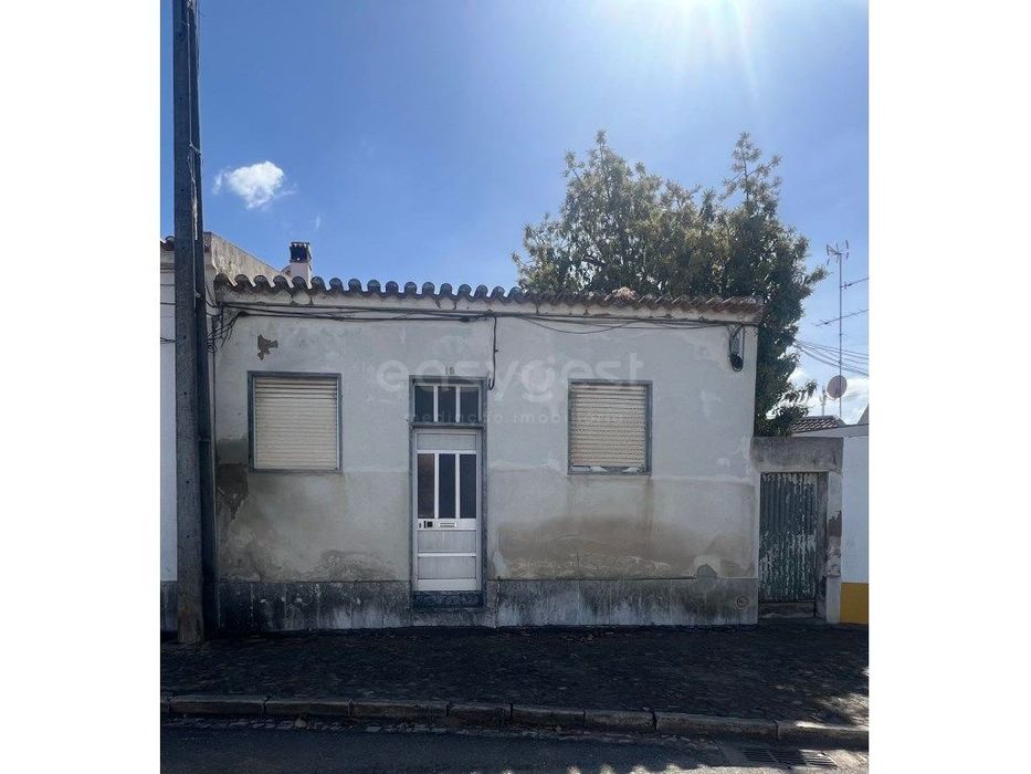 Construa aqui o seu futuro situada em Nossa Senhora das Neves - Beja