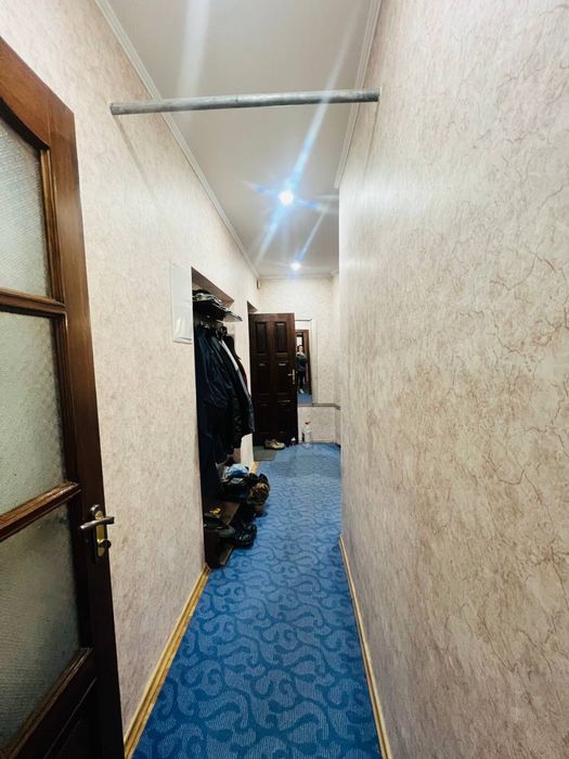 Продам двокімнатну квартиру в центрі міста