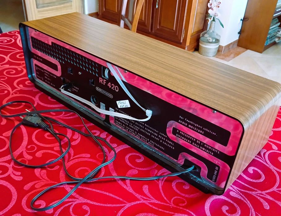 Rádio Grundig RF 420 fabricado em Portugal