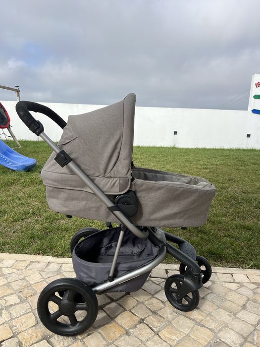 Carrinho de bebé e alcofa