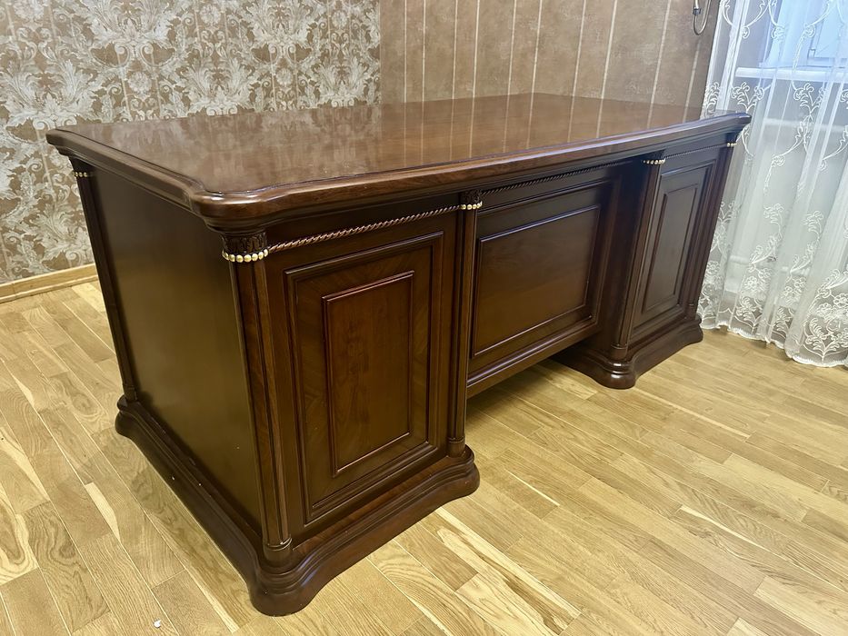 Стіл письмовий, масив, Італія