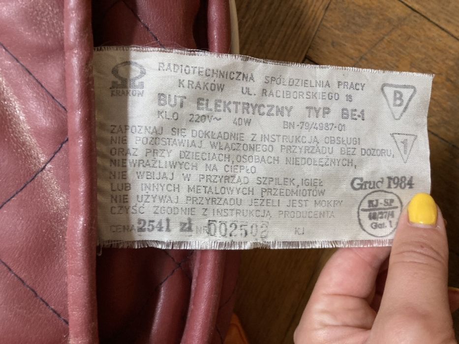 Sprawny rozgrzewcz ocieplacz na stopy prl vintage malinowy na prąd