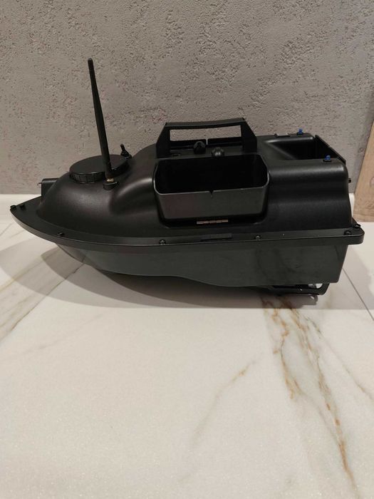 Łódź wędkarska GPS z 3 uchwytami na przynęt z funkcją powrotu