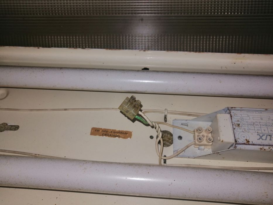 Armação para Lâmpadas fluorescentes