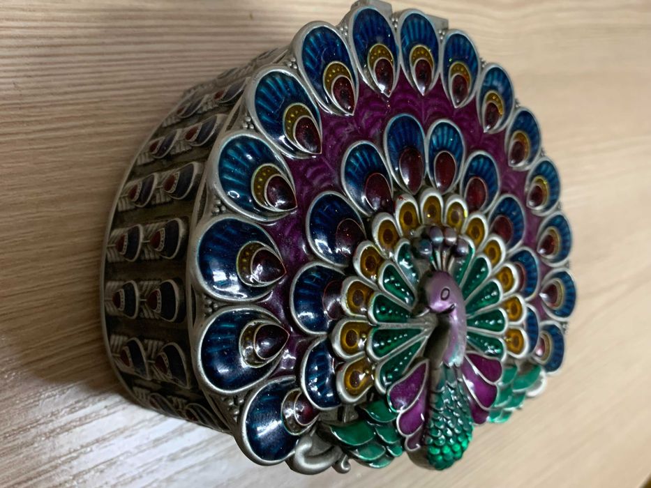 Шикарна шкатулка з емалями Павич, Англія