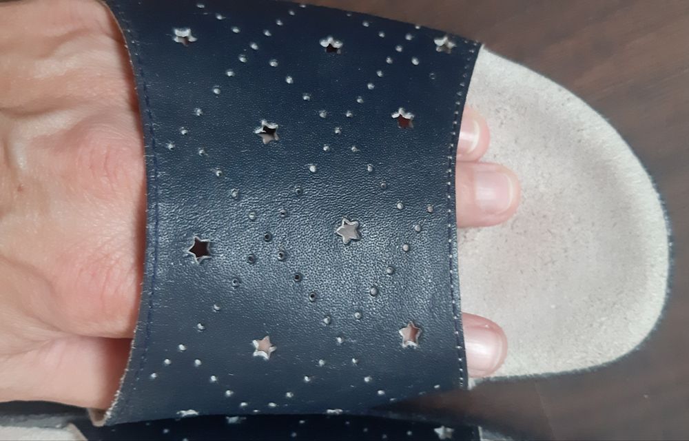 Klapki ze skóry granatowe rozm.41