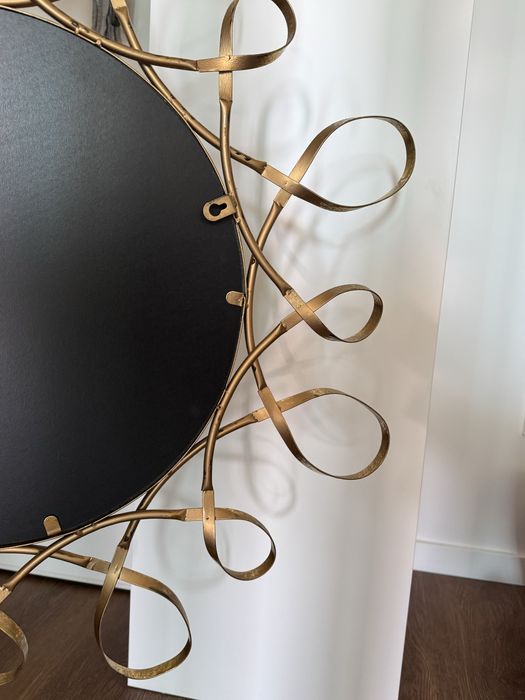 Espelho Decorativo Redondo com Moldura Dourada
