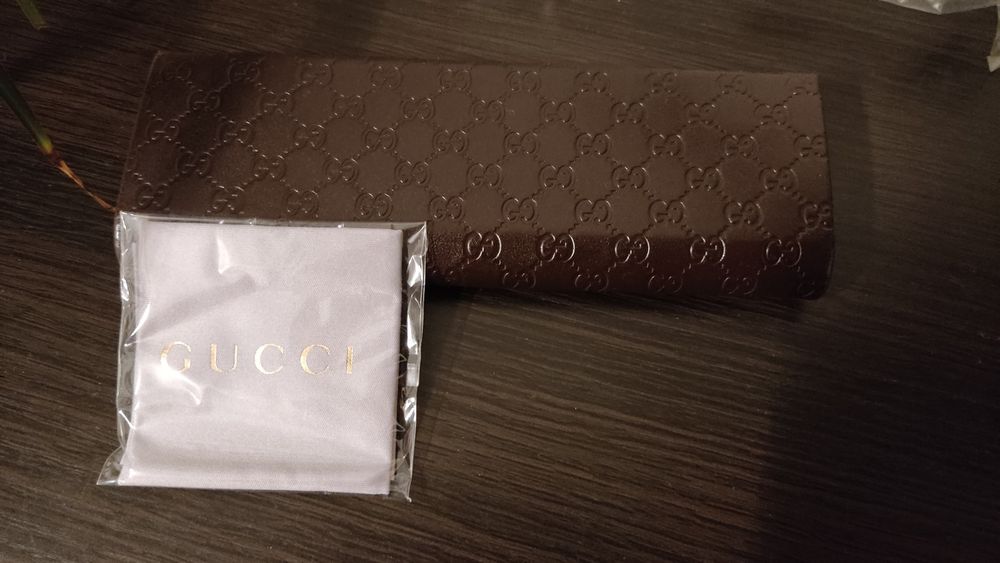 Etui futerał do okularów marki Gucci