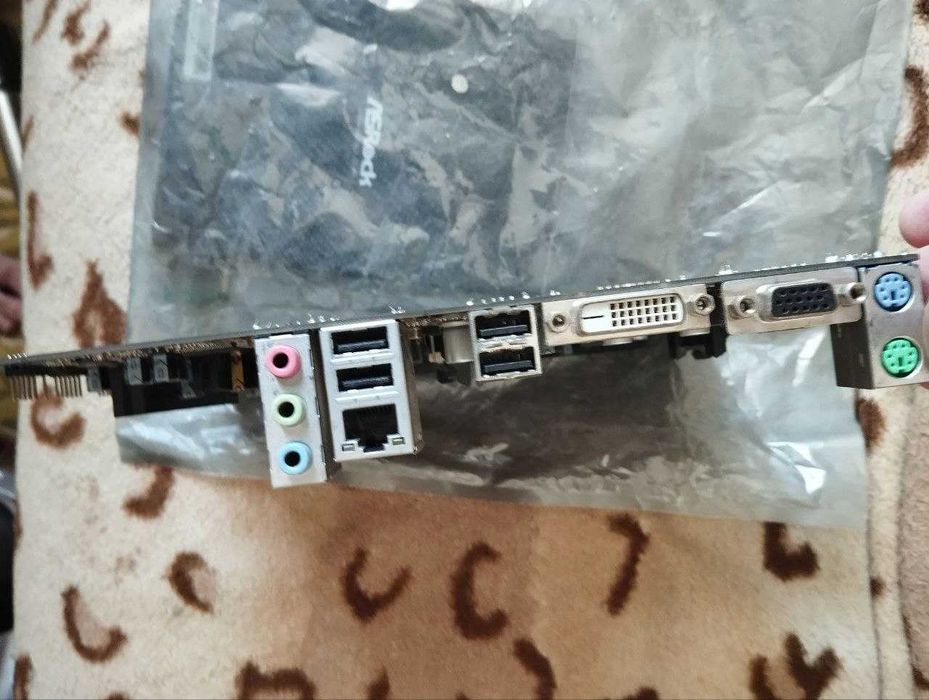 Продам материнскую плату FM2A55M-DGS на детали