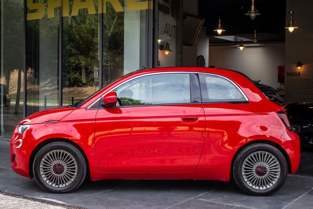 Fiat 500e C (RED)491394239300915201