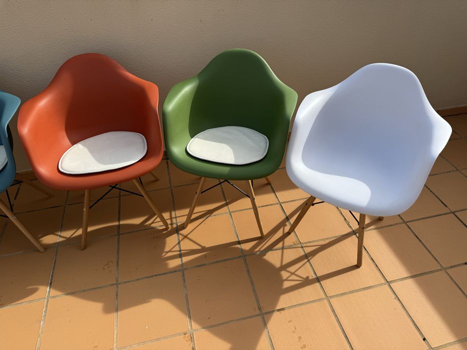 Cadeiras de várias cores