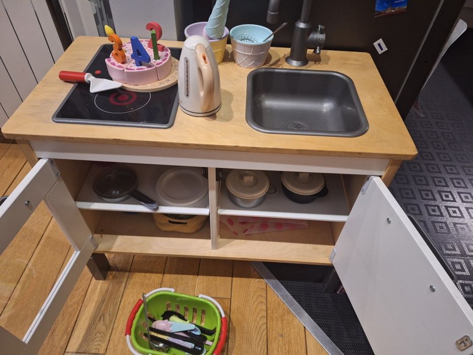 Ikea kuchnia dla dzieci z wyposażeniem