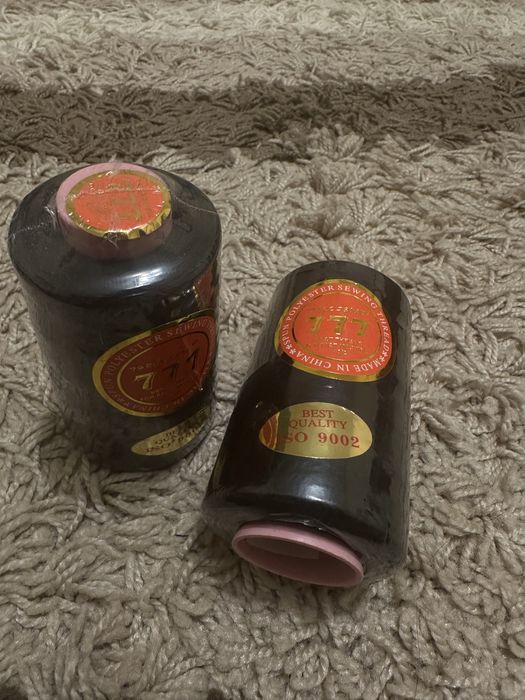 Чорні нитки 100% polyester