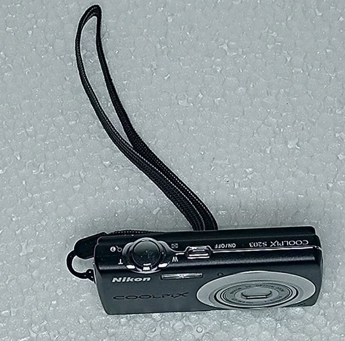 Nikon COOLPIX S203 10.0MP Digital Camera Black Não Funcional p/a peças