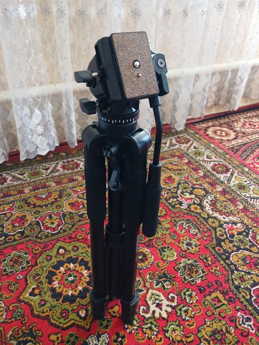 Продаю штатив bresser TR-688V (F002036)