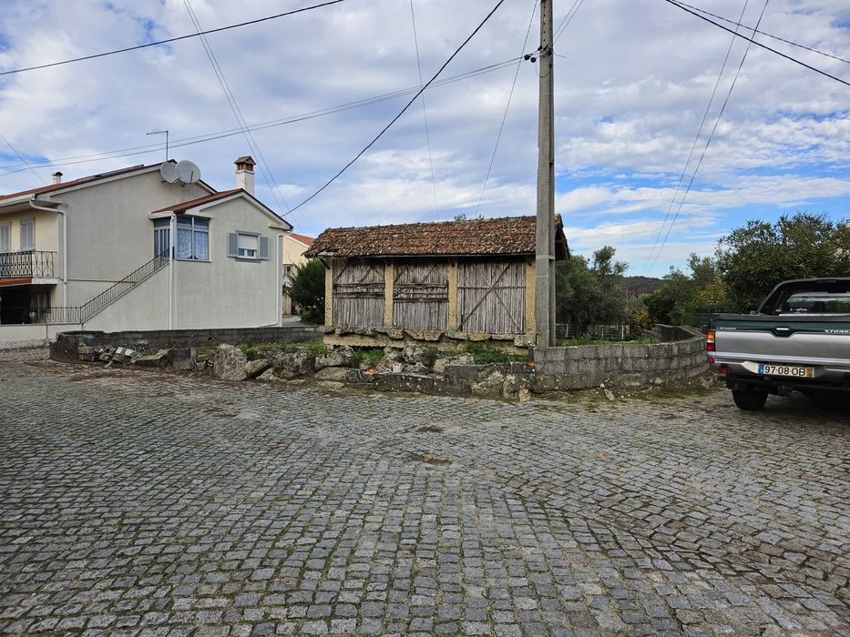 Lote para casa, jardim e quintal com canastro