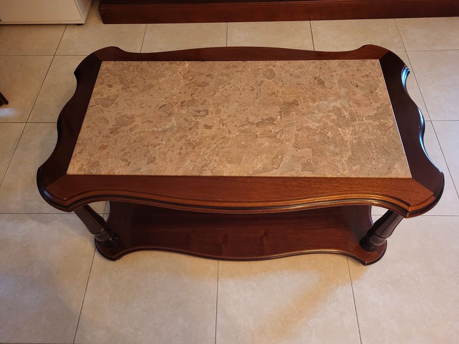Mesa de centro com pedra mármore